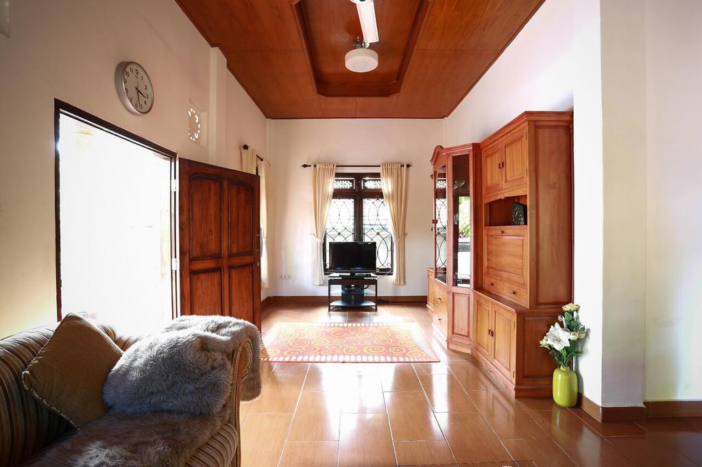 Villa Maryadi Ловина Экстерьер фото